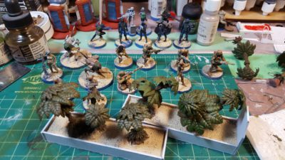 Closeup of the planters - done with the old GW palm trees - and CB Haqq figures in progress. Click for larger, as usual.